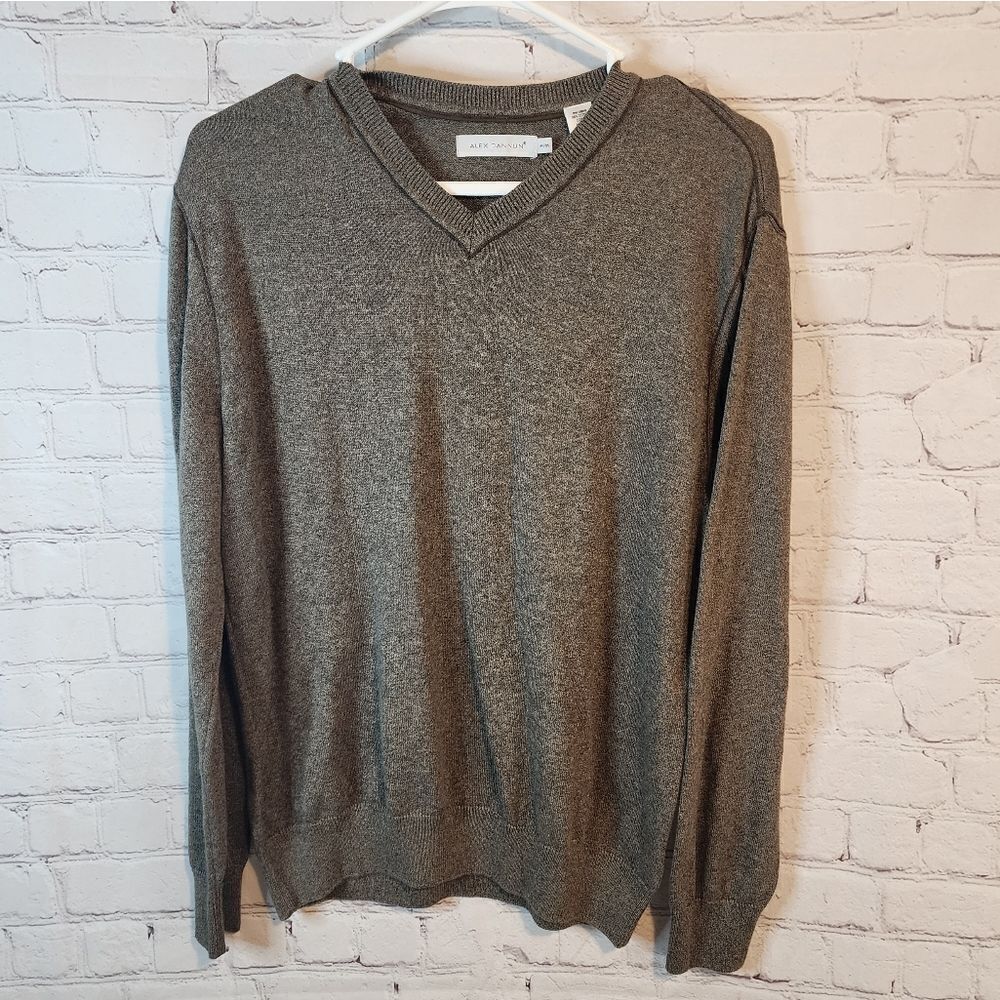 Men's Alex Cannon V-Neck sweater, size Medium